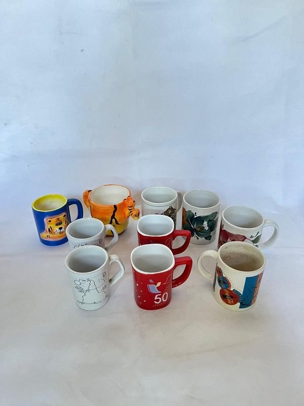 Lote siguiente: Colección de Tazas Coloridas y Diferentes