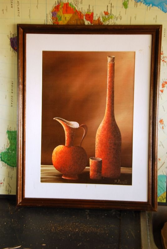 Pintura de jarrones y vaso en mesa