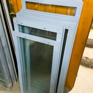 11 Puertas de Mueble Metálicas con Vidrio - Gris - imagen 3