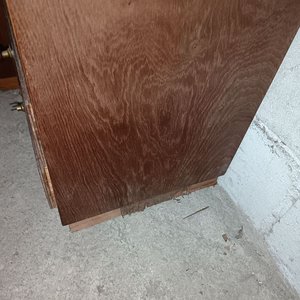 Mesa de Luz con Repisa de Madera Oscura - imagen 6