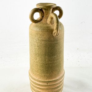 Jarrón de Cerámica Beige con Asas y Detalles Acanalados - imagen 1