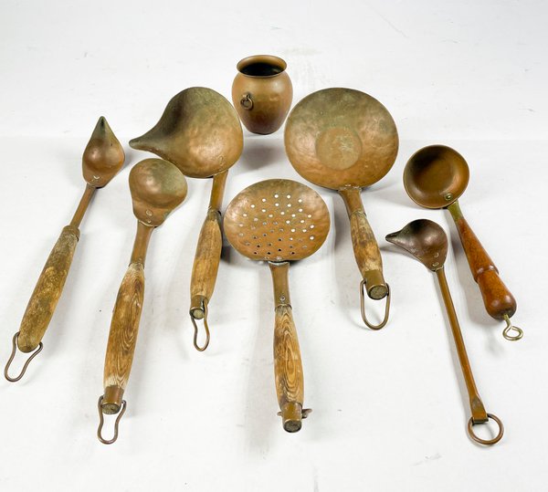 Lote anterior: Piezas de cobre y madera antiguas
