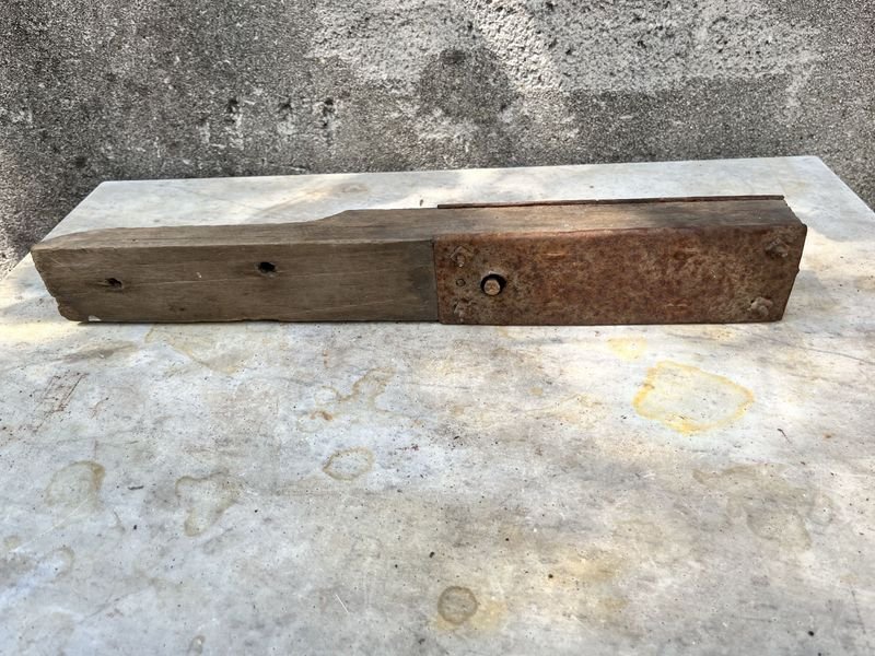 Encorchadora de hierro y madera para uso en la construcción - imagen 3
