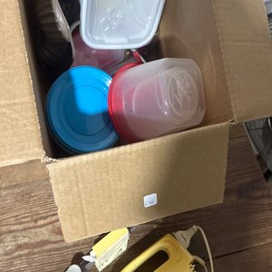Lote siguiente: Cuchillo Tappers y Recipientes Plásticos Varios