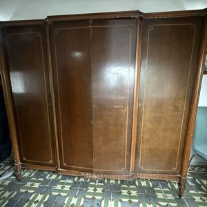 Lote anterior: Placard Antiguo de Madera Oscura con Incrustaciones y Cajones