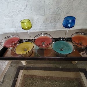 Bandeja con 6 Copas de Colores Variados - imagen 2