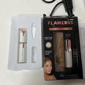 Lote de 5 Artículos de Cuidado Personal: Secador, Depiladoras y Espejo con Luz - imagen 4
