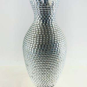 Lote siguiente: Florero de Vidrio Plateado con Mosaico de Cristales, 48 cm