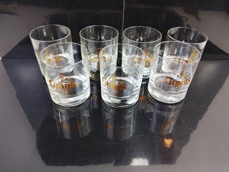 Set de 7 Vasos William Grant's Finest Scotch Whisky con Logo Dorado