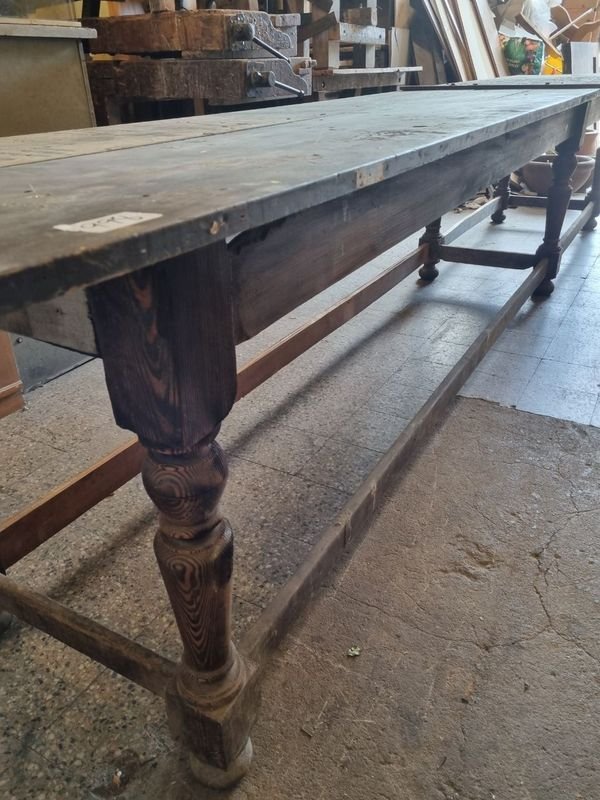Mesa de trabajo antigua con patas torneadas en pinotea - imagen 3
