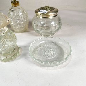 Conjunto de 6 Piezas de Tocador de Vidrio y Metal Labrado - imagen 3