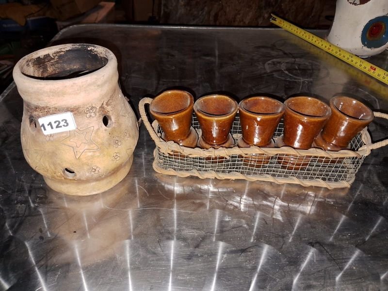 Lote siguiente: Conjunto de cerámica tradicional con calentador y tazas
