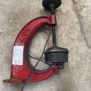 Vulcanizadora de Metal Roja Antigua - imagen 1