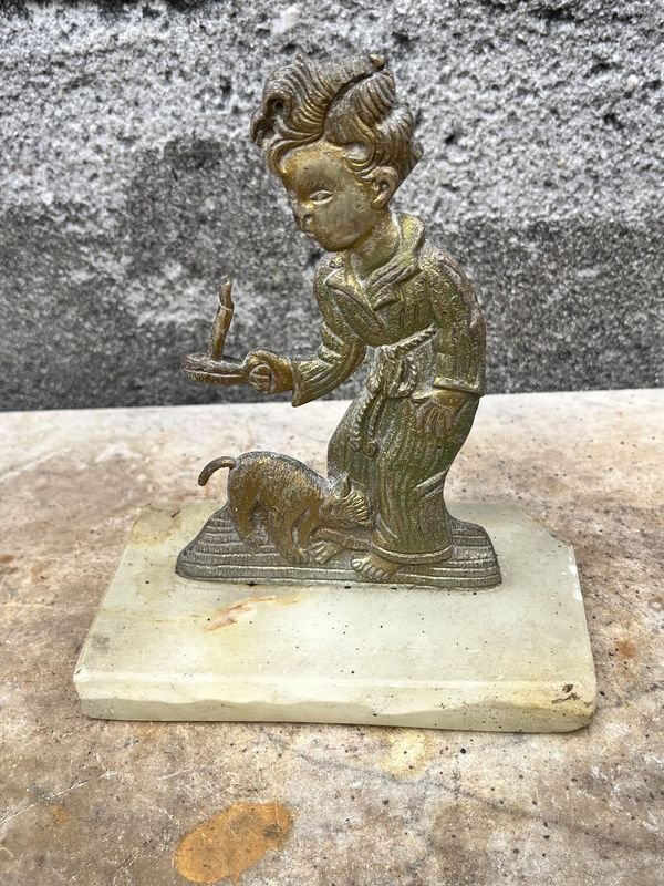 Lote anterior: Adorno con fisonomia de niño con gato de bronce
