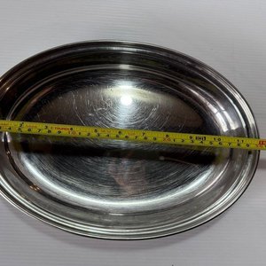 Bandeja y Fuente Ovalada de Aluminio con Detalles Decorativos - imagen 4