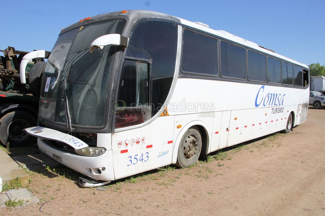 Ómnibus Comsa Turismo con Detalles de Uso y Deterioro