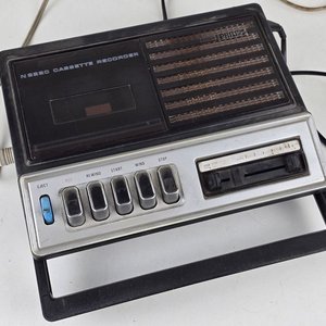 Máquina de Escribir Underwood, Teléfono Antiguo y Reproductor de Cassette Philips - imagen 6