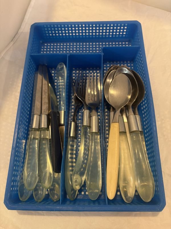 Lote anterior: Utensilios de cocina en un cubiertero