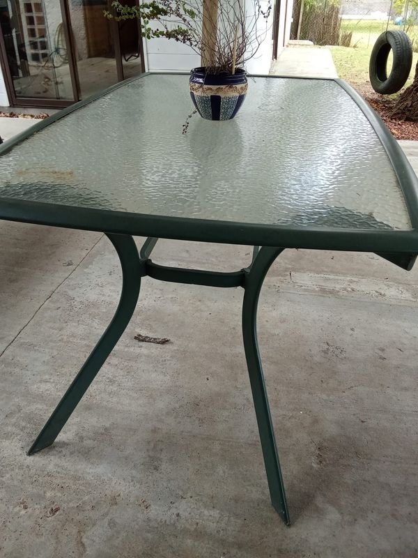 Lote siguiente: Mesa de Jardín con Vidrio Templado