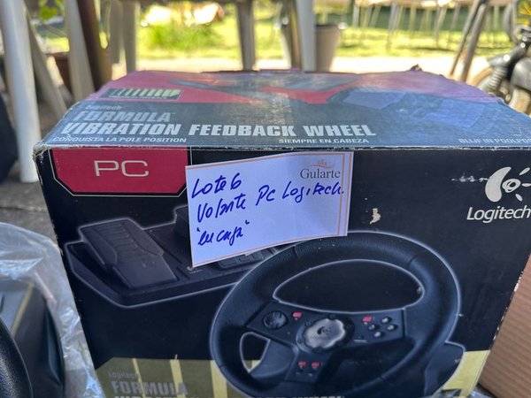 Volante Logitech para PC en caja y PEDALES - imagen 2