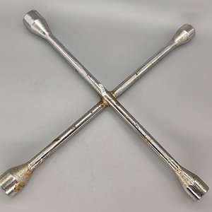 Lote siguiente: Llave Cruz para Ruedas de Auto