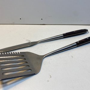 Set de Utensilios de Cocina y Parrilla: Sandwichera, Aceitera, Cuchillos y Más - imagen 11