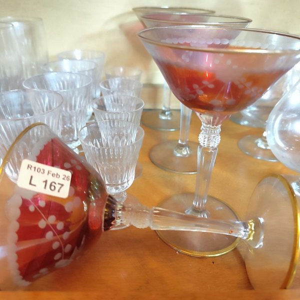 Colección de copas altas de champagne y vasos en tonos rojizos - imagen 1