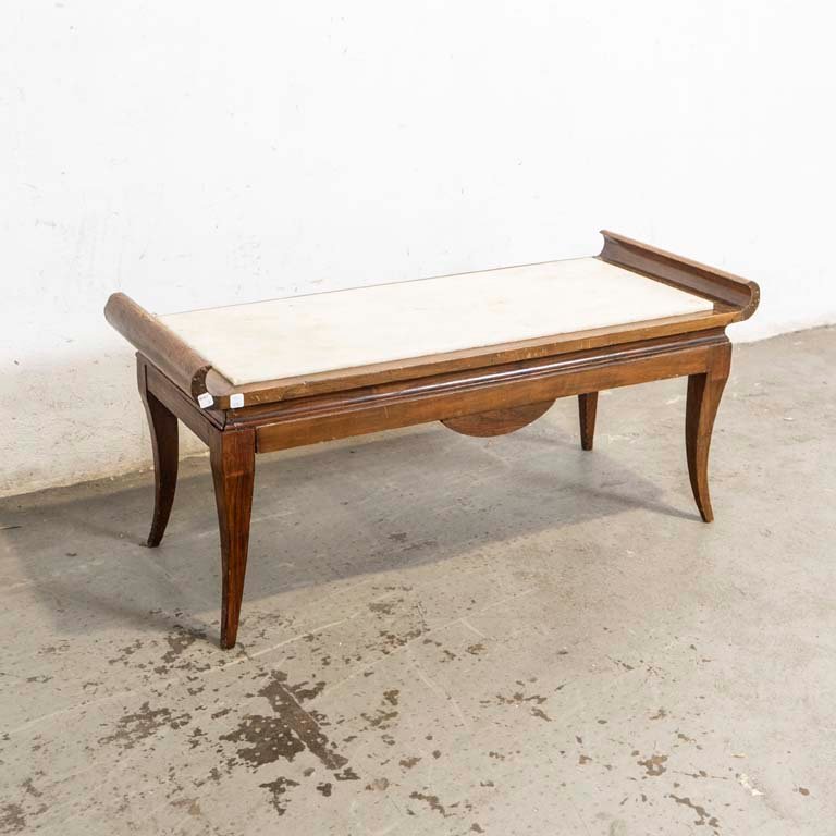 Lote anterior: Mesa de living inglesa con tapa de mármol y detalles en el lustre