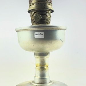 Lámpara de Mesa Antigua Aladdin con Depósito Metálico y Tubo de Vidrio - imagen 3