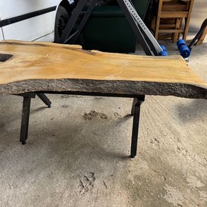 Mesa Rústica de Madera Maciza con Patas Metálicas - imagen 2