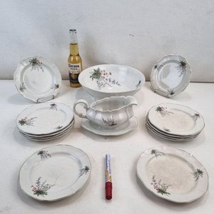 L 264 - Set De 14 Piezas - Importante juego de loza de Porcelana Olmos, industria uruguaya, con diseño floral y bordes moldurados (Completo - Con Detalles De Restauración) - imagen 2