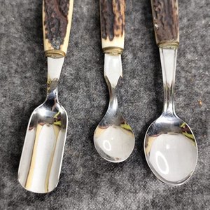 Set de 3 Cucharitas de Acero Inoxidable con Mangos de Asta y Detalle de Bronce - imagen 6