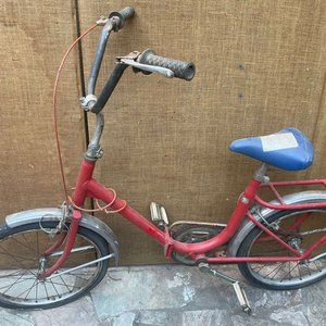 Lote siguiente: Bicicleta Plegable Roja para Restaurar