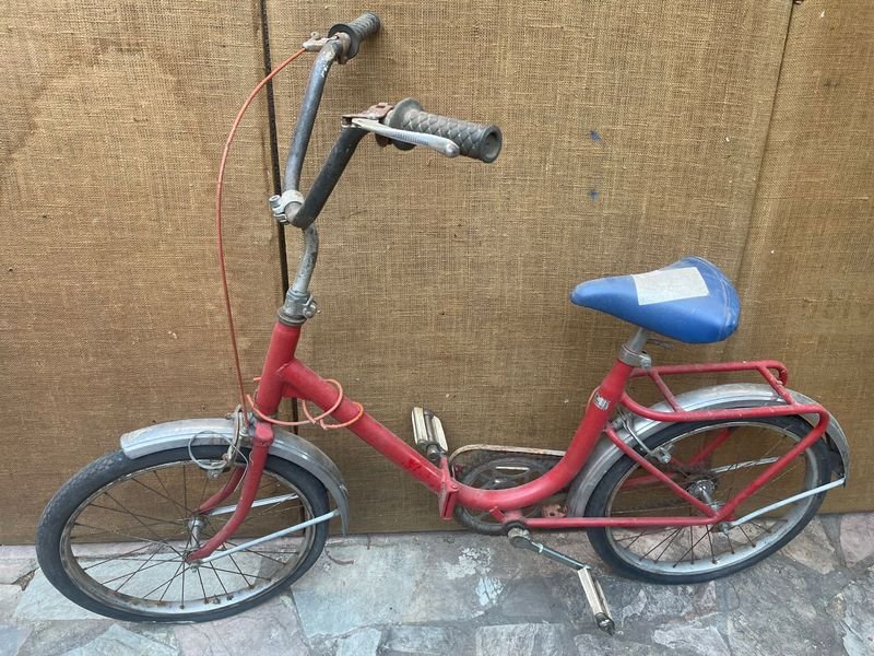 Bicicleta Plegable Roja para Restaurar