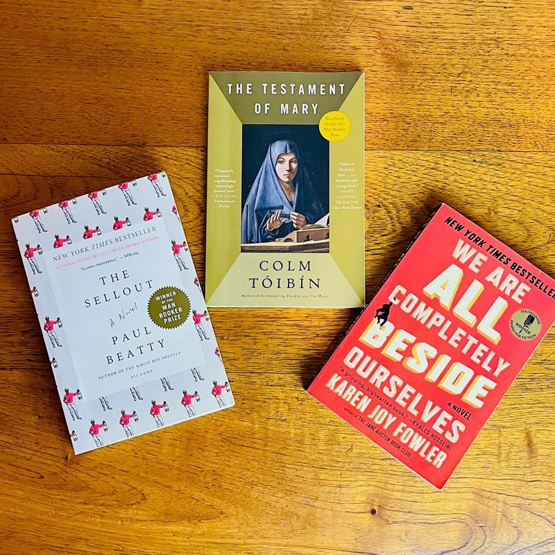 Lote de 3 Novelas Contemporáneas: "The Sellout", "We Are All Completely Besides Ourselves" y "The Testament of Mary"