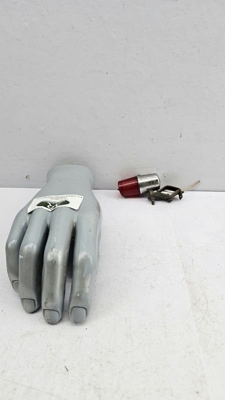 Farol Trasero para Bicicleta de Metal y Acrílico Rojo