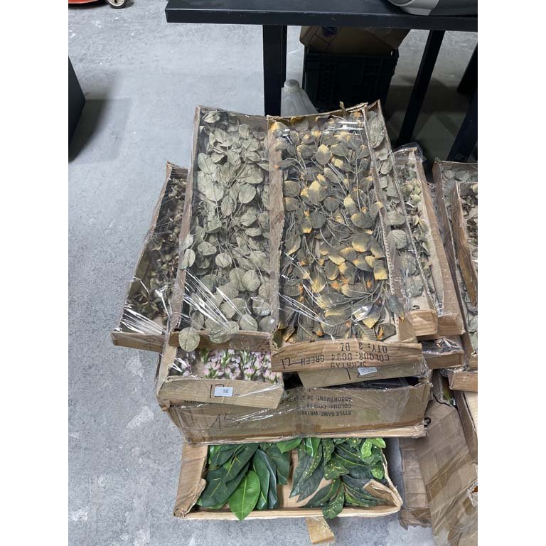 12 Cajas de Flores Artificiales Verdes y Marrones