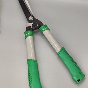 Tijera de Podar Metálica con Empuñadura Plástica Verde - imagen 4