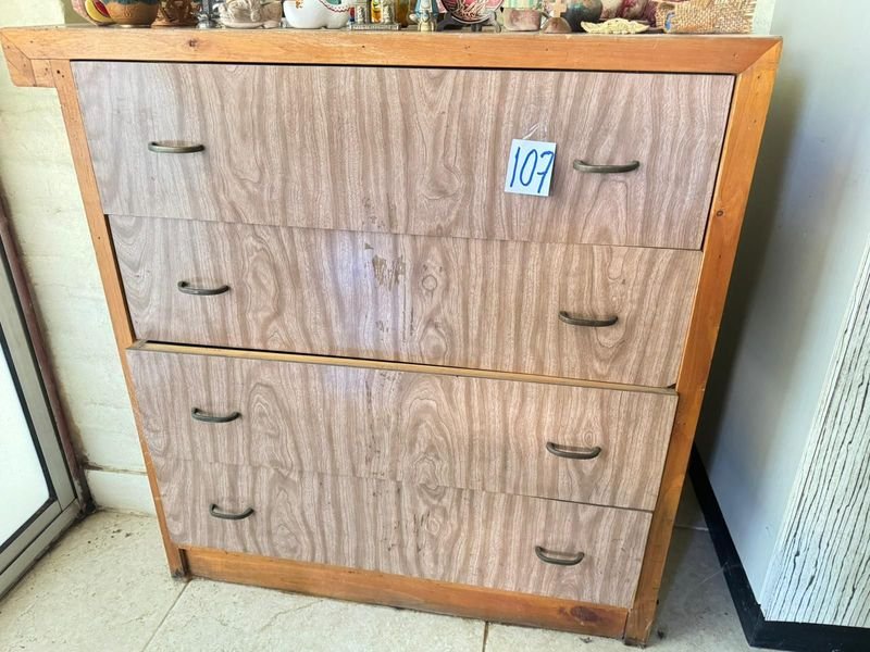 Cajonera de madera con cuatro cajones en buen estado - imagen 2