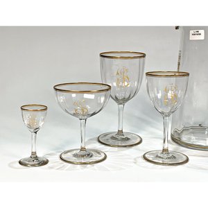 Jarra y 11 Copas de Cristal con Guarda Dorada y Monogramas - imagen 3