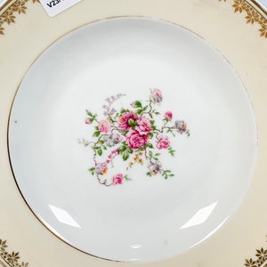 Plato Hondo de Porcelana Limoges con Flores y Guarda Dorada - imagen 2
