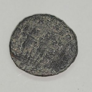 Moneda Romana Antigua con Desgaste - imagen 6