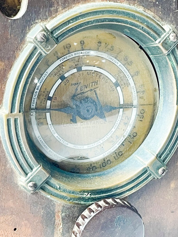 Radio caja de madera antigua con detalles - imagen 3