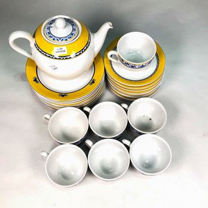Juego de Vajilla de Porcelana Blanca, Azul y Amarilla: Tetera, Platos de Postre, Tazas y Platillos - imagen 3