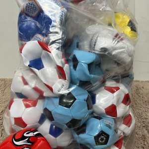 Lote de 40 Pelotas de Fútbol de Colores Variados - imagen 3