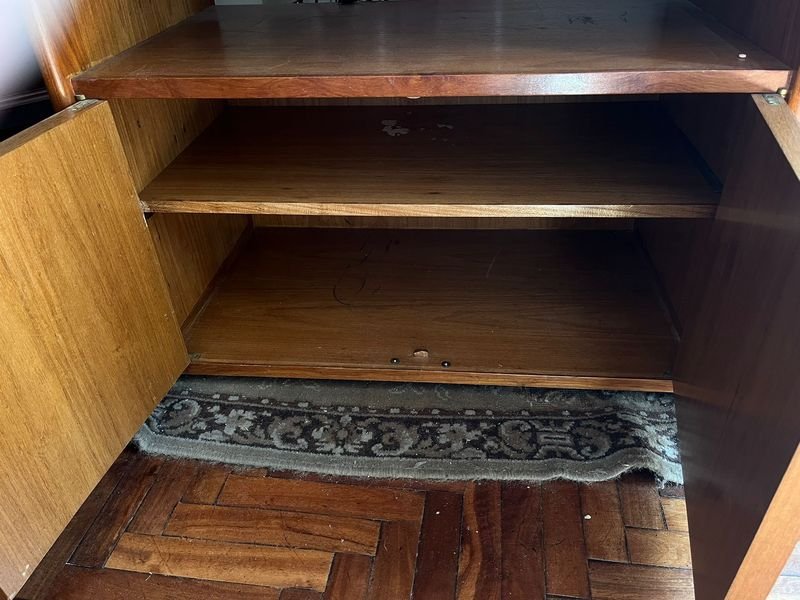 Rack de madera con molduras en excelente estado - imagen 3