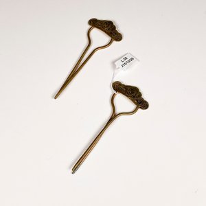 Dos Pinchos de Pelo Antiguos con Detalles Ornamentales - imagen 2