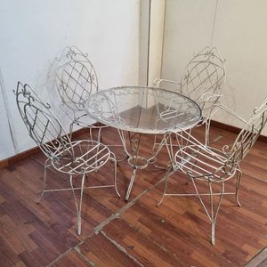 L 911 - Set De 5 Piezas - Antiguo y vistoso juego de mesa y 4 sillas para jardín o exterior, confeccionado en hierro forjado con finos detalles y mesa con tapa de vidrio (Medidas 91x91x69cm) - imagen 2