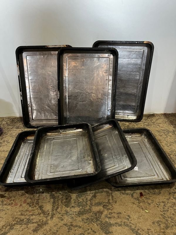 Lote anterior: Platos de cocina metálicos en buen estado