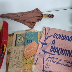 Juegos de Mesa Antiguos, Paraguas y Revistas de Bordado - imagen 3
